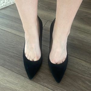 Sam Edelman black suede pumps